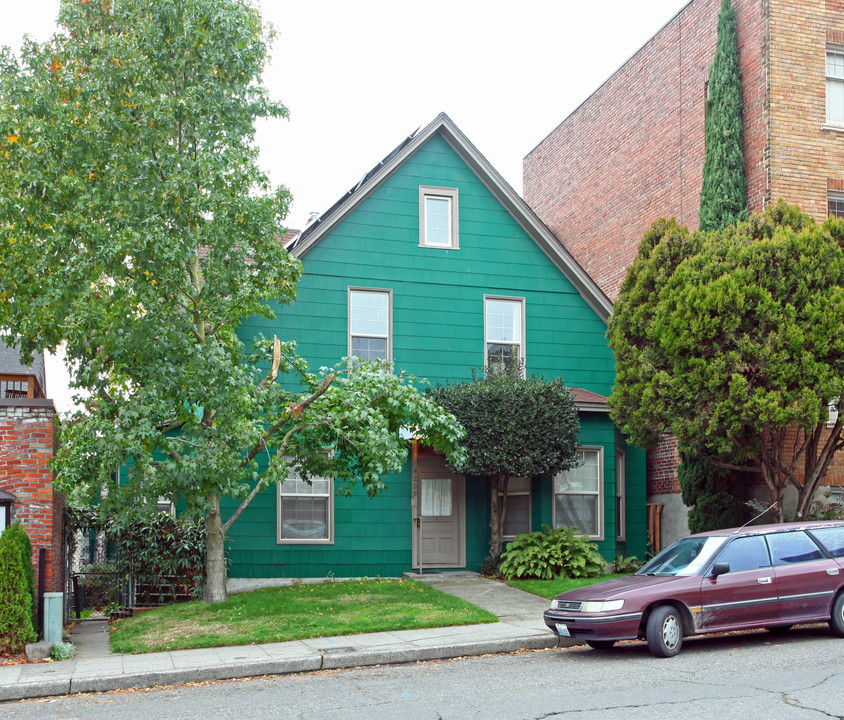 4229 Brooklyn Ave NE in Seattle, WA - Building Photo