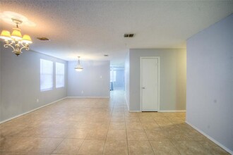 1713 Pebble Brook Way in Little Elm, TX - Foto de edificio - Building Photo