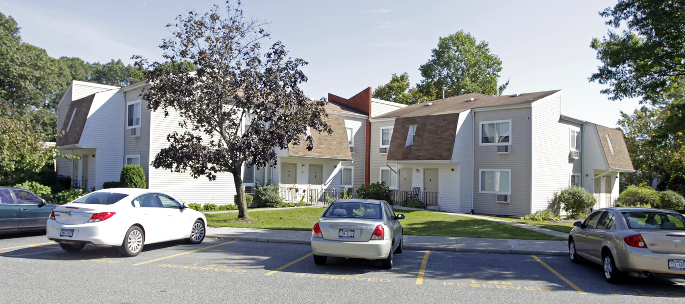 Spook Rock Senior Center in Suffern, NY - Building Photo