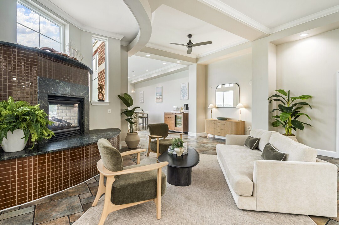 River House Apartments in Norfolk, VA - Building Photo