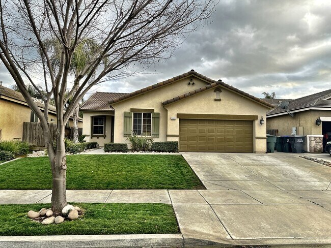 3525 W Sweet Ave in Visalia, CA - Building Photo - Building Photo
