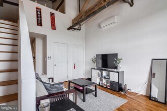 4 Leverington Ave in Philadelphia, PA - Building Photo - Building Photo