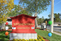 Stonewood Apartments in Jacksonville, FL - Foto de edificio - Building Photo