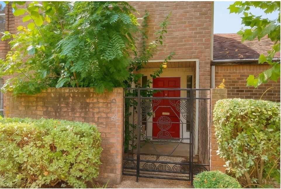 9146 Wilcrest Dr in Houston, TX - Building Photo