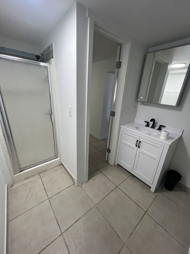 12405 80th Ave S, Unit Basement in Seattle, WA - Foto de edificio - Building Photo