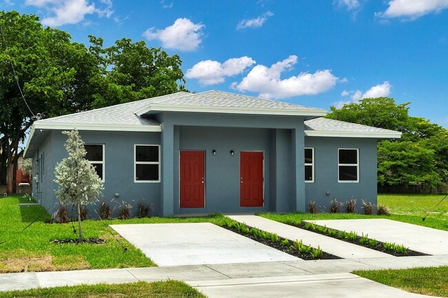 2451 NW 21st St in Fort Lauderdale, FL - Building Photo - Building Photo
