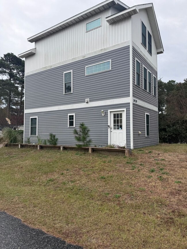 1419 Shay St in Kill Devil Hills, NC - Building Photo - Building Photo