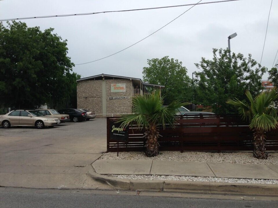 820 Houston St in Austin, TX - Building Photo