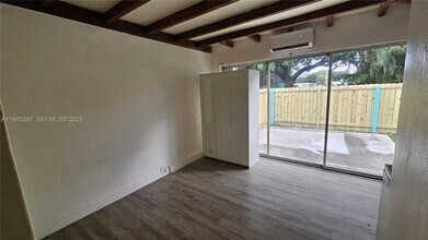 1836 Roosevelt St in Hollywood, FL - Building Photo - Building Photo