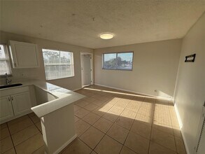 1235 W River Dr in Margate, FL - Building Photo - Building Photo