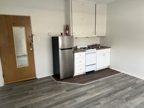 College Street Apartments in Akron, OH - Building Photo - Building Photo