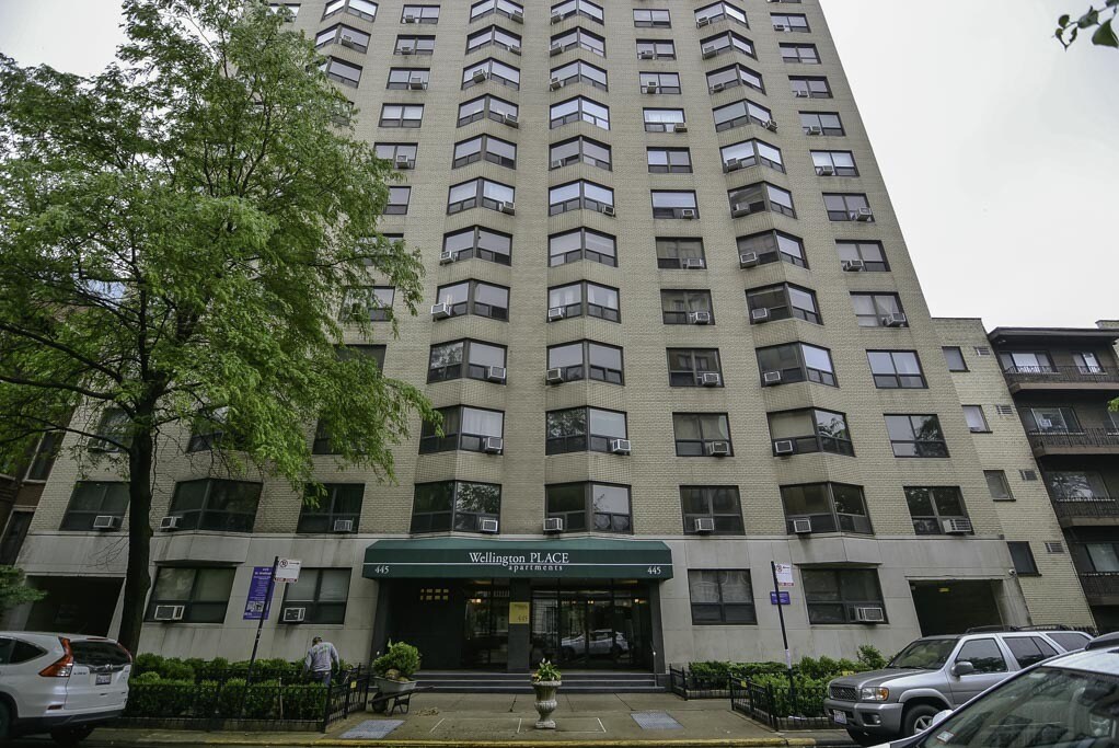 450 W Wellington Ave in Chicago, IL - Building Photo