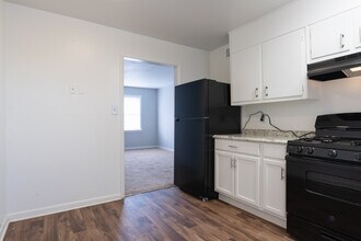 Regal Heights in Atlanta, GA - Building Photo - Interior Photo