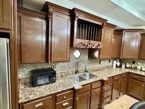 111 Larga Vista Dr in Laredo, TX - Building Photo - Building Photo