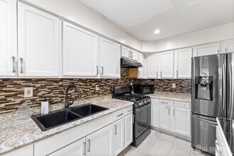 155 Salem Rd in North Brunswick, NJ - Building Photo - Building Photo