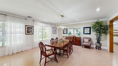 2920 Columbus Blvd in Coral Gables, FL - Foto de edificio - Building Photo