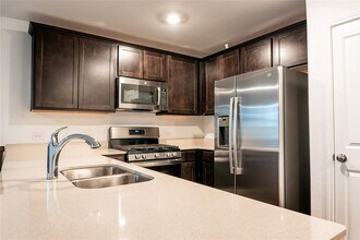 406 Halfmoon Dr in Lockhart, TX - Building Photo - Building Photo