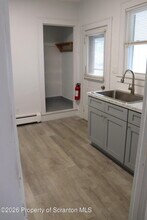 712 W Lackawanna Ave in Blakely, PA - Building Photo - Building Photo