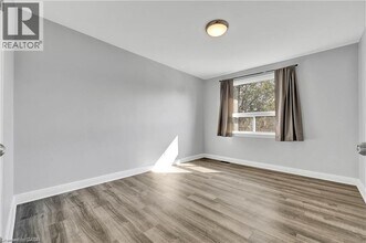 102 Sydney St N in Kitchener, ON - Building Photo - Building Photo