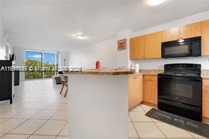 8730 N Sherman Cir in Miramar, FL - Building Photo - Building Photo