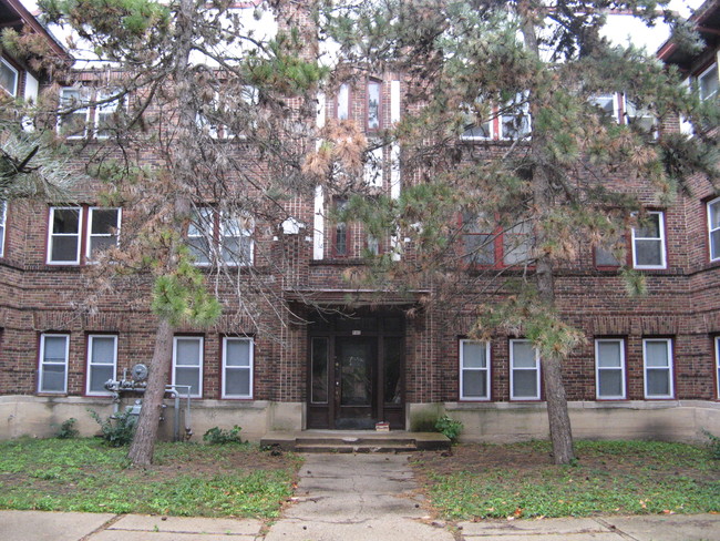 Cantona Court Apartments in Milwaukee, WI - Foto de edificio - Building Photo