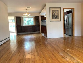 29 Martin Pl in Syosset, NY - Building Photo - Building Photo