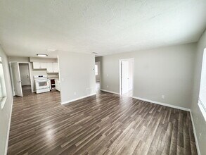 5819 3rd St E in Bradenton, FL - Building Photo - Building Photo