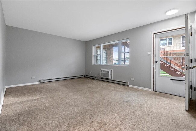 6244 W 64th Pl in Chicago, IL - Building Photo - Building Photo