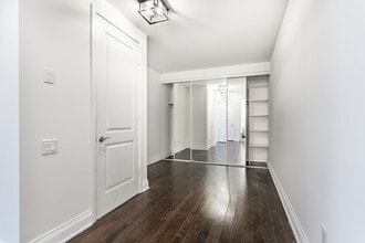 2181 Yonge St in Toronto, ON - Building Photo - Building Photo