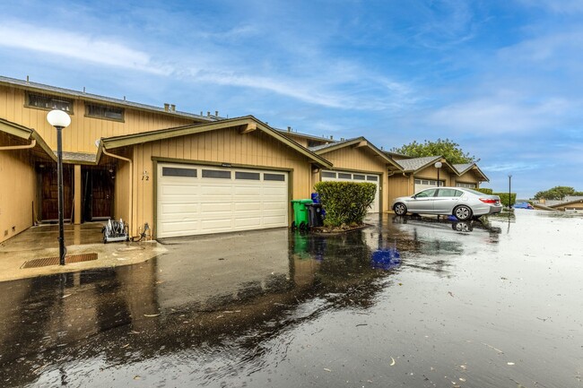 20111 W Ridge Ct in Castro Valley, CA - Building Photo - Building Photo