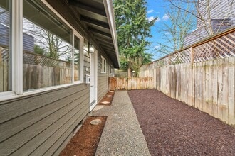 1912-1914-1914 SE Tacoma St in Portland, OR - Building Photo - Building Photo