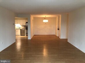 3310 N Leisure World Blvd, Unit 6621 in Silver Spring, MD - Foto de edificio - Building Photo