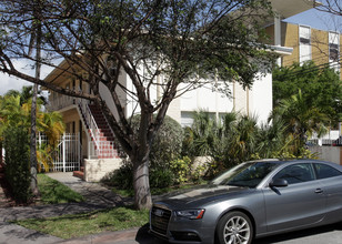 Phoenetia Apartments in Coral Gables, FL - Foto de edificio - Building Photo