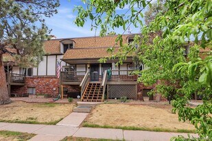 2700 S Holly St in Denver, CO - Building Photo