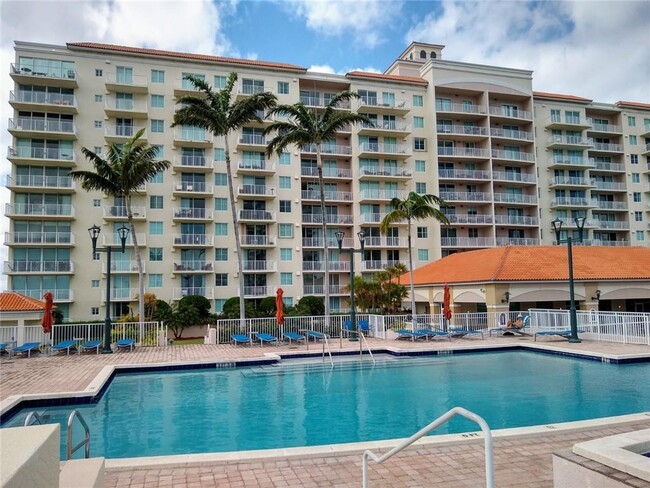 3020 NE 32nd Ave, Unit 709 in Fort Lauderdale, FL - Foto de edificio - Building Photo