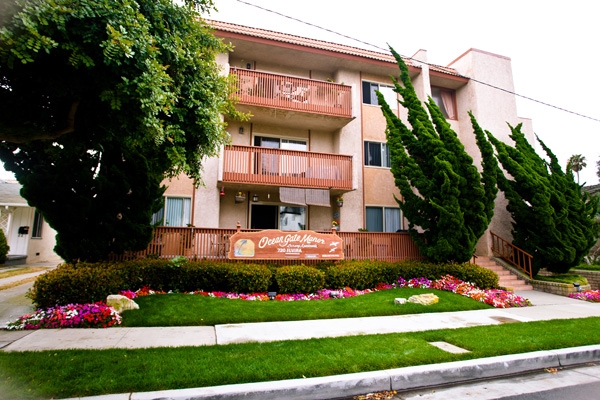 Ocean Gate Manor in Redondo Beach, CA - Building Photo