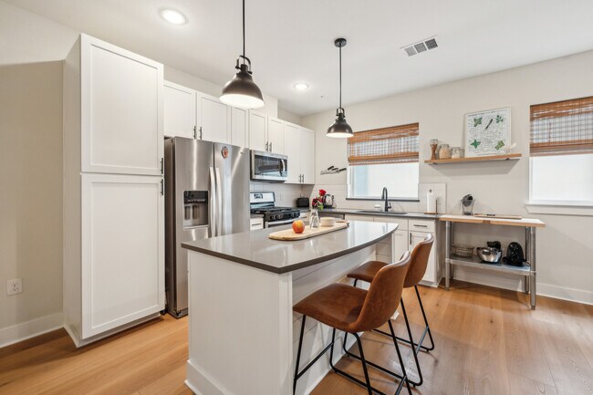 2827 Manor Rd, Unit #3104 in Austin, TX - Building Photo - Building Photo