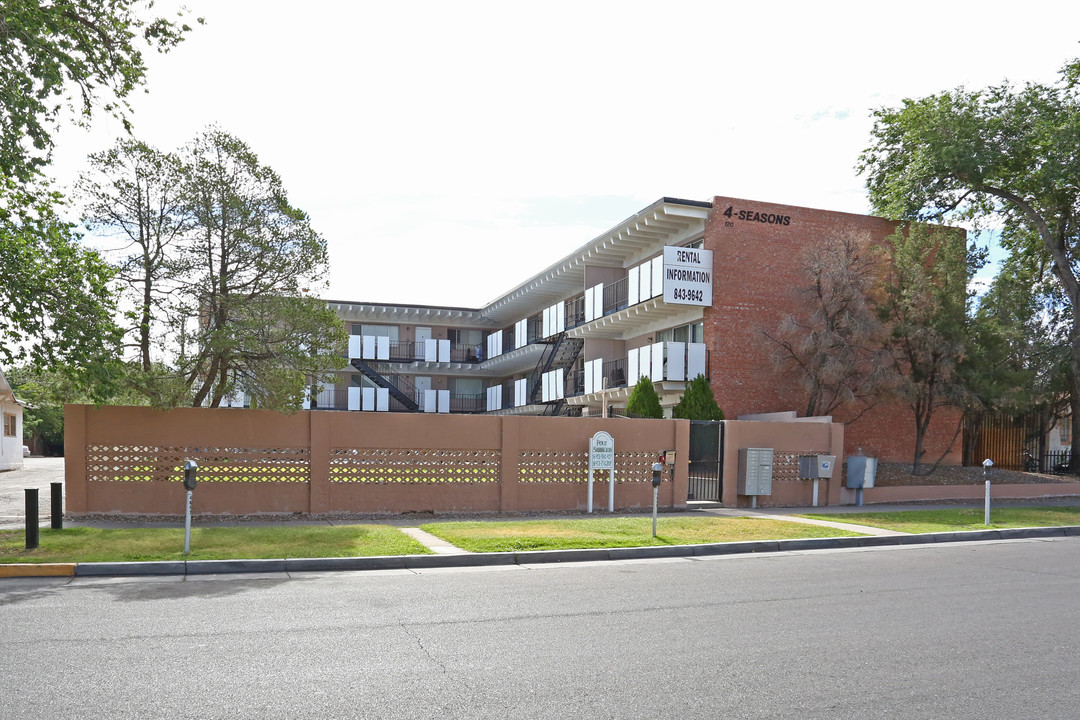 Four Seasons in Albuquerque, NM - Building Photo