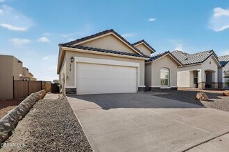 217 Farnborough St in El Paso, TX - Building Photo - Building Photo