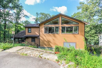 34-40 Forty Acre Mountain Rd in Danbury, CT - Foto de edificio - Building Photo