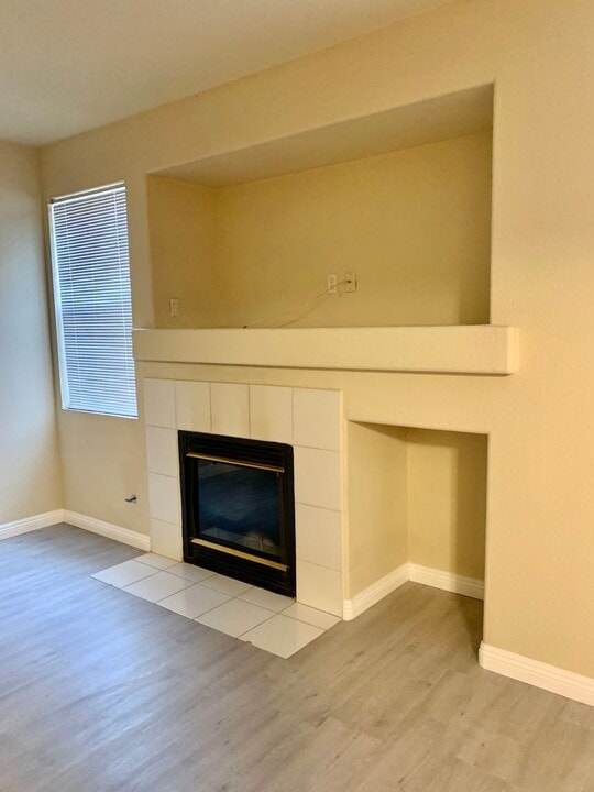 7705 Himalayas Ave in Las Vegas, NV - Building Photo