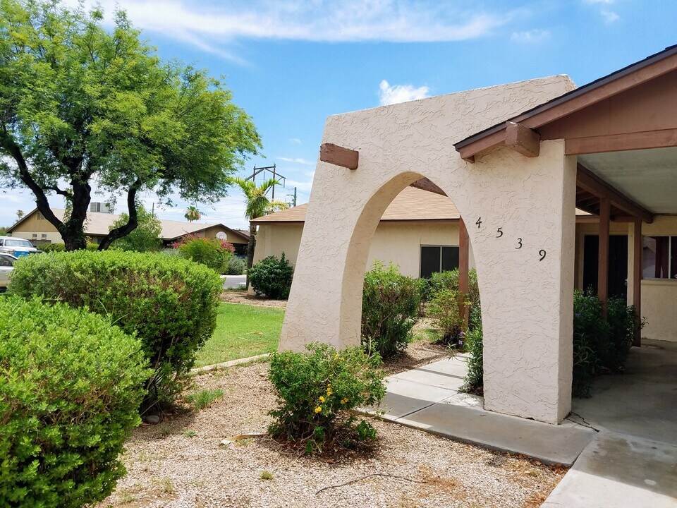 4539 E Wayland Rd in Phoenix, AZ - Building Photo