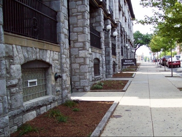 Breslyn House in Philadelphia, PA - Building Photo