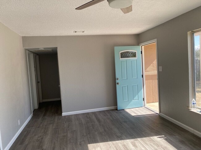 709 S Vista St in Visalia, CA - Building Photo - Building Photo