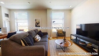 601 Albany St in Boston, MA - Building Photo