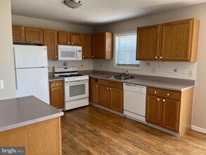 33 Versailles Ct in Newark, DE - Building Photo - Building Photo