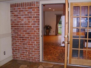 2725 Carolyn Dr SE in Smyrna, GA - Foto de edificio - Building Photo