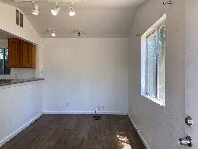 3830 Martin Luther King Jr Blvd in Sacramento, CA - Building Photo - Building Photo