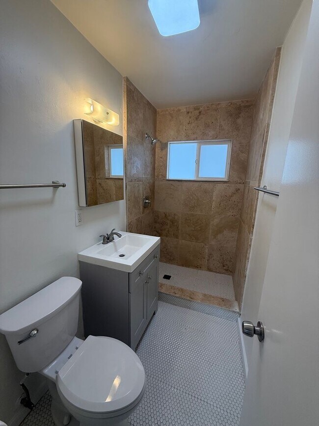 3152-58 Reynard Way-Unit -3156 in San Diego, CA - Building Photo - Building Photo