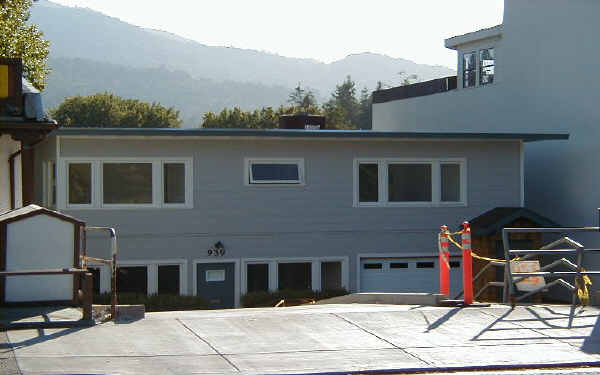 939 Sir Francis Drake Blvd in Greenbrae, CA - Foto de edificio - Building Photo